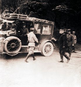 法国军官和车辆，c1914-c1918。 作者 不明
