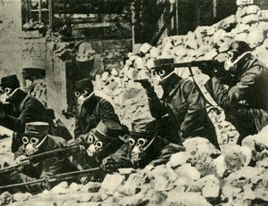 戴着防毒面具的法国士兵，第一次世界大战，c1915，c1920。 作者 不明