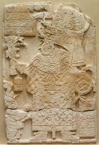 Stela独立式浮雕石材的正面，692。 作者 不明