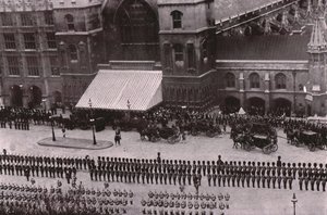 1910年5月20日在伦敦举行的爱德华七世国王葬礼游行。 作者 不明