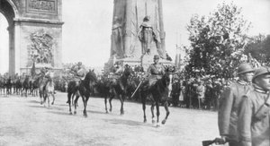 蒙托里将军和意大利军队在胜利大游行期间，法国巴黎，1919年7月14日 作者 Unbekannt