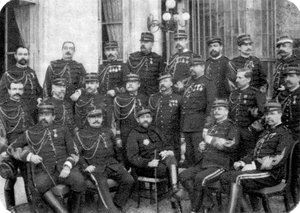 法国将军和政治家乔治·布朗厄尔（Georges Boulanger），以及其他军官，1888年 作者 不明