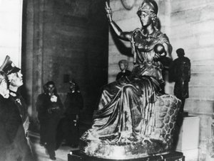 1940年10月，德国陆军元帅冯·朗德斯泰特（Lodre）参观卢浮宫，占领巴黎 作者 不明
