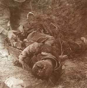 1915年法国北部香槟，德国人的尸体 作者 不明