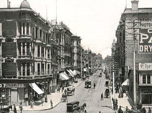 格兰特大道（Grant Avenue）从美国旧金山市场街向北看，1895年。 作者 不明