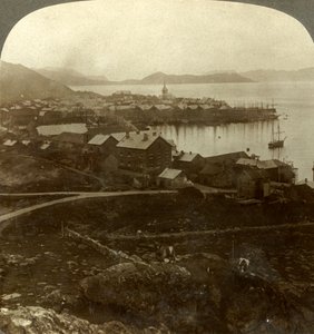 锤节。世界最北端的小镇-挪威，c1905年，5月13日至7月29日无日落。 作者 不明