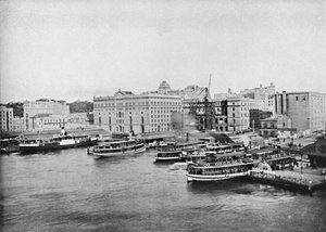 环形码头的港口渡轮，摄于1900年。 作者 不明