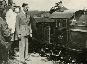 国王je下在肯特郡新罗姆尼检查微型铁路，1926年，1937年。 作者 不明