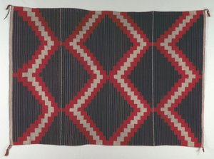 带有Moki Moqui条纹的Hubbell复兴式地毯c。 1890-1910年。 作者 不明