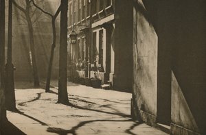 在衣橱中，建于皇家博物馆遗址上，约建于1935年。 作者 不明