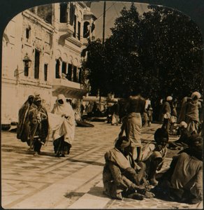 在金庙的院子里。印度阿姆利则，1907年 作者 不明