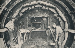 1926年在大头隧道盾内 作者 不明