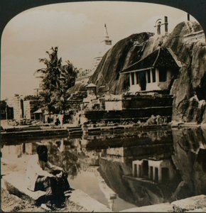 Isuruminiya，位于锡兰中心的一座古老而风景如画的岩石寺庙，1907年 作者 不明