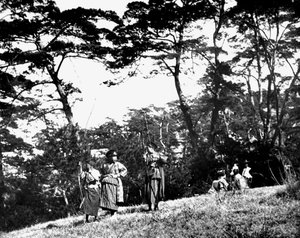 1900年，日本儿童和弓箭嬉戏玩耍 作者 不明