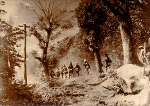 日本士兵向新几内亚莫尔兹比港推进，第二次世界大战，1942年 作者 不明