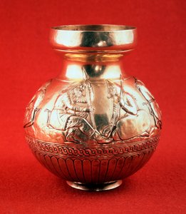与西斯提亚生活场景有关的水罐，约公元前400年 作者 不明