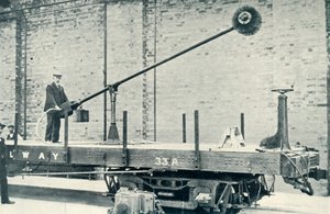保持隧道清洁，1922年。 作者 不明