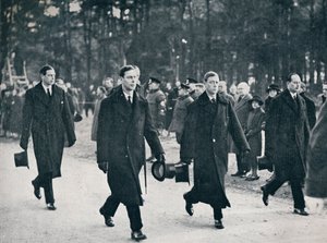 爱德华八世国王和他的三个兄弟跟随枪炮，1936年 作者 不明