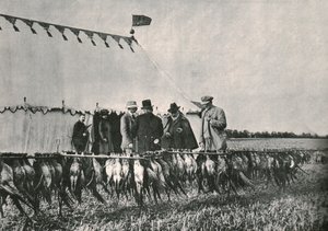 爱德华七世国王（King Edward VII）在1902年于1902年在舍伯恩庄园（Sherborne Estate）检查了皮包。 作者 不明