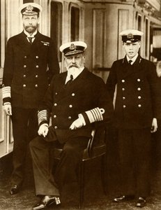 爱德华七世国王与他的儿子威尔士亲王乔治和孙子爱德华王子，1910年，1935年。 作者 不明