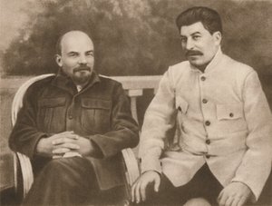 列宁和斯大林于1922年在莫斯科附近的高尔基，1939年。 作者 不明