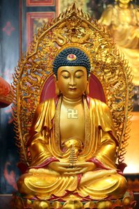 梁山佛教寺庙。金佛像。新加坡 作者 不明