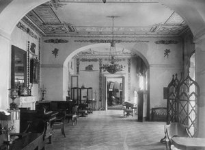1920年代初，Maryino庄园住宅中的客厅 作者 不明
