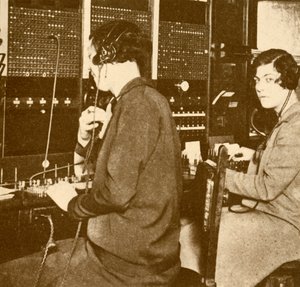 伦敦-纽约电话服务中心，c1930。 作者 不明