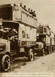 1914年第一次世界大战，1935年，伦敦公共汽车将苏格兰军队带到了前线。 作者 不明