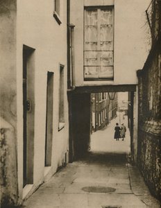 沿着河往下看，沿着河道望去，约建于1935年。 作者 不明
