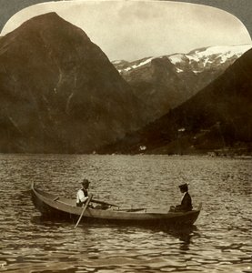从Tjugum到Essefjord，到冰雪覆盖的Kjeipen，挪威，约建于1905年。 作者 不明