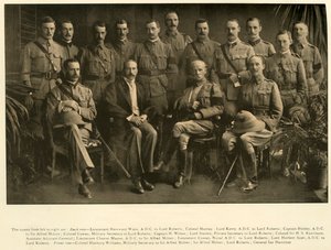 罗伯茨勋爵和艾尔弗雷德·米尔纳爵士（Sir Alfred Milner）及其私人参谋部，1900，1901年。 作者 不明