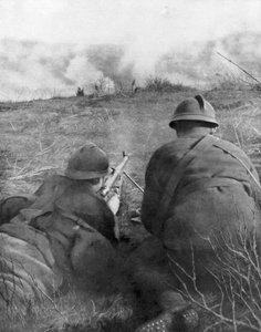 1918年4月28日，法国皮卡第，Hangard Wood边缘的机关枪手 作者 不明