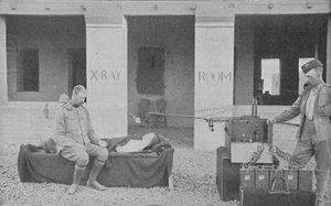 巴特斯比少校和他的有序拍摄于1910年在Soudan的射线照相 作者 不明