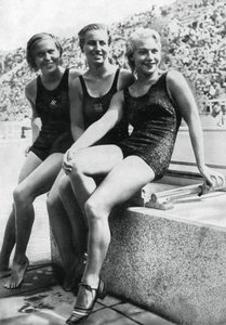 1936年柏林奥运会女子跳水比赛的奖牌获得者 作者 不明