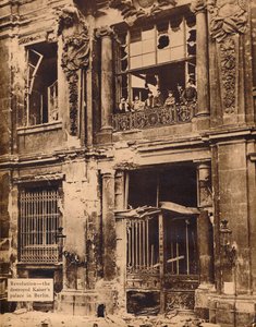 1918年12月，1918年，193年，市政宫阳台上的人民海军陆战队成员 作者 不明