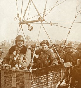 观察气球篮中的人员，c1914-c1918 作者 不明