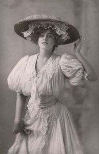 加布里埃尔·雷小姐（Gabrielle Ray），1883-1973年，c1930。 作者 不明