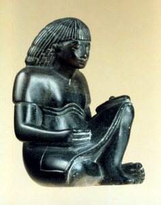 坐着的抄写员的模型，古埃及，第18王朝，公元前1550-1293年 作者 不明