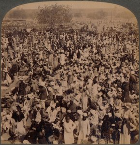 穆罕默德人在斋玛清真寺外的斋戒日，朝南，印度德里，1903年 作者 不明