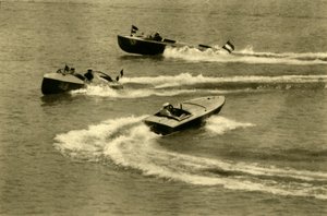 奥地利克恩顿州沃特湖（Wörthersee）汽艇比赛，摄于1935年。 作者 不明