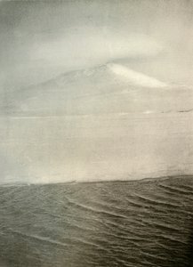 从冰脚上的埃雷布斯山，c1908，1909年 作者 不明