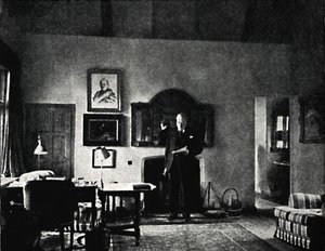 丘吉尔先生在1930年代，1945年在韦斯特勒姆的研究中。 作者 不明