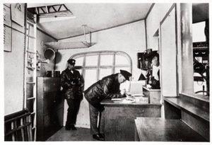 Zeppelin LZ 127 Graf Zeppelin导航室，1933年 作者 不明