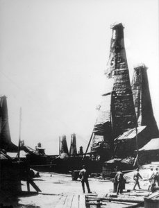 俄罗斯巴库（c1903-c1906）的石油开采。 作者 不明