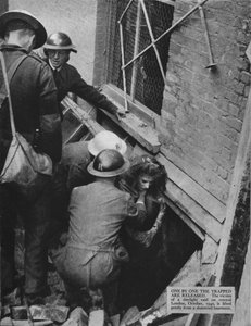 被困者一一释放，1940 1942年 作者 不明