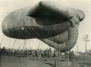 我们的观察气球之一，1919年。 作者 不明