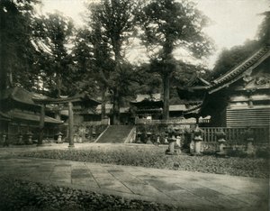 1936年，日本日光的众多神庙之一，朝圣地。 作者 不明