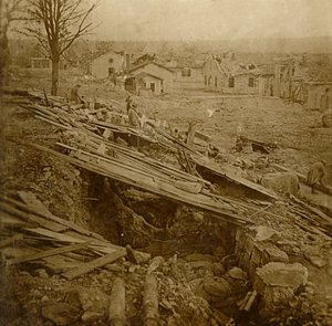 法国北部凡尔登塔万尼斯堡的露天宿舍，c1914-c1918 作者 不明