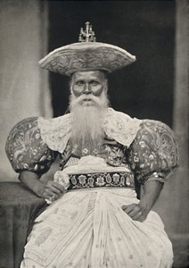 康提地方议会，身着僧伽罗人的旧装，1926年 作者 不明